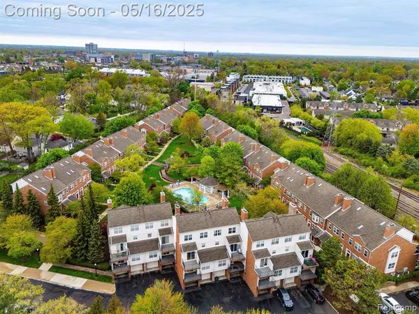 1540 MARYLAND CLUB Drive 82, Royal Oak, MI 48067