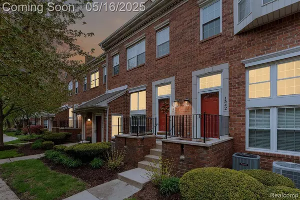 1540 MARYLAND CLUB Drive 82, Royal Oak, MI 48067