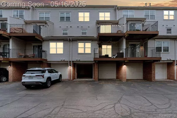 1540 MARYLAND CLUB Drive 82, Royal Oak, MI 48067