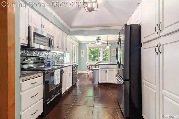 30542 Greenland Street, Livonia, MI 48154