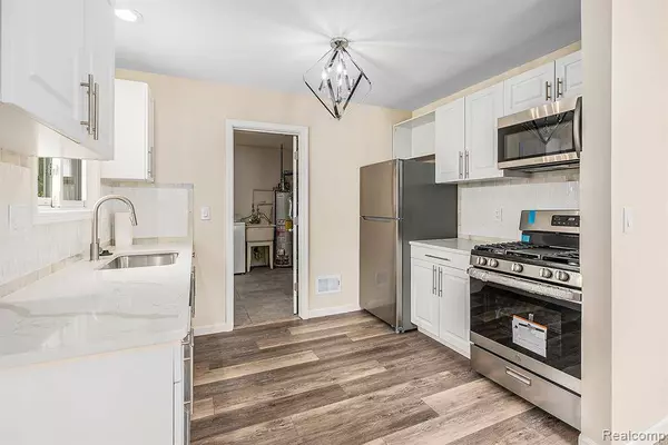 27336 Alger Boulevard, Madison Heights, MI 48071