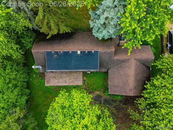 750 W Square Lake Road, Troy, MI 48098