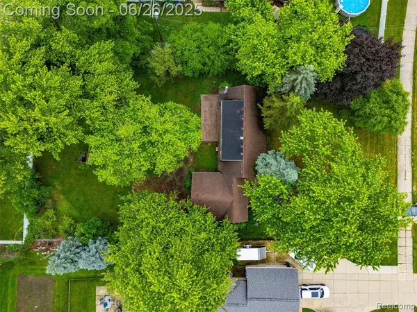 750 W Square Lake Road, Troy, MI 48098