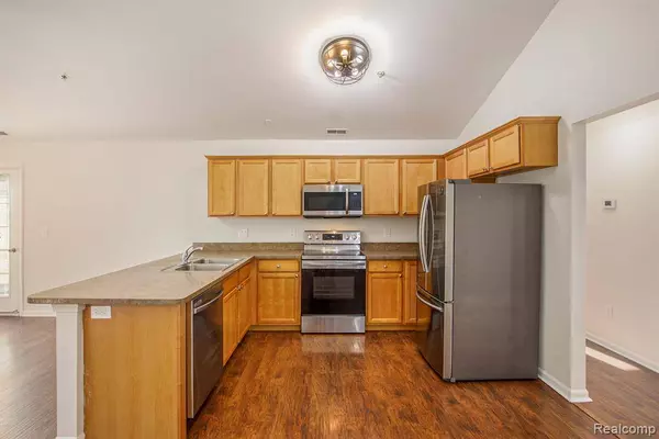 12129 Hidden View Court, Utica, MI 48315