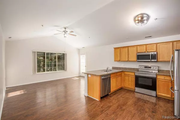 12129 Hidden View Court, Utica, MI 48315