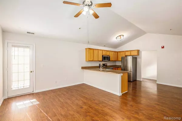 12129 Hidden View Court, Utica, MI 48315