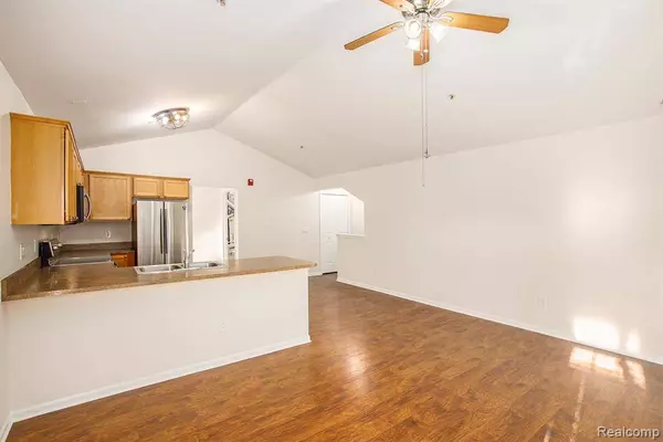 12129 Hidden View Court, Utica, MI 48315