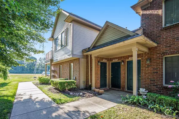 12129 Hidden View Court, Utica, MI 48315