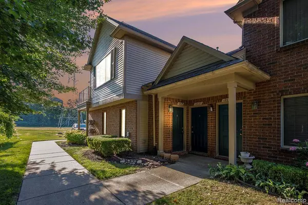 12129 Hidden View Court, Utica, MI 48315