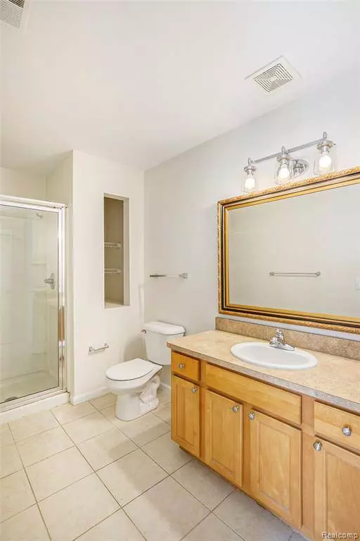 12129 Hidden View Court, Utica, MI 48315