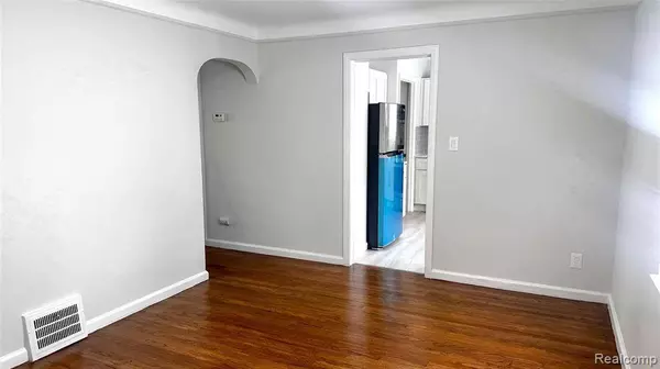 19331 Kingsville Street, Harper Woods, MI 48225