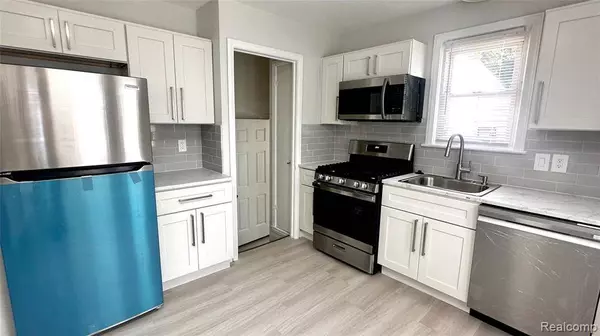 19331 Kingsville Street, Harper Woods, MI 48225