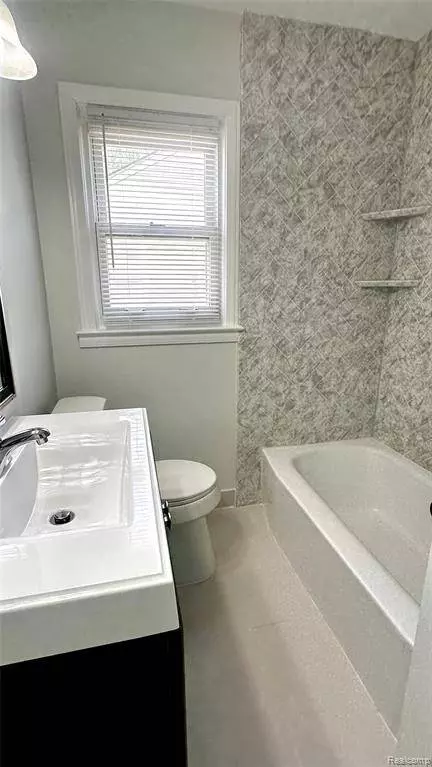 19331 Kingsville Street, Harper Woods, MI 48225