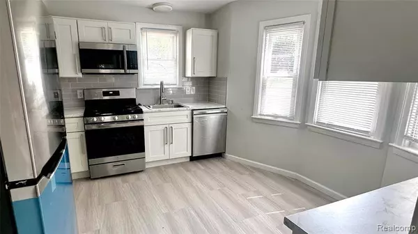 19331 Kingsville Street, Harper Woods, MI 48225