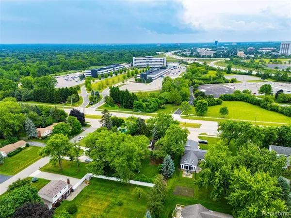 750 W Square Lake Road, Troy, MI 48098