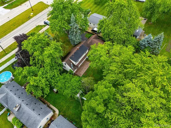 750 W Square Lake Road, Troy, MI 48098