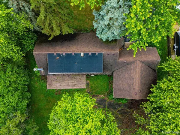 750 W Square Lake Road, Troy, MI 48098