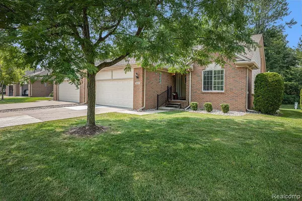 48117 Cotton Creek Boulevard, New Baltimore, MI 48047