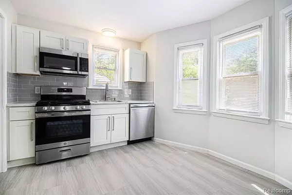 19331 Kingsville Street, Harper Woods, MI 48225