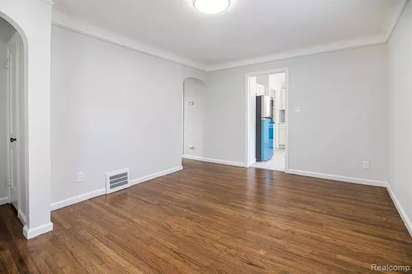 19331 Kingsville Street, Harper Woods, MI 48225