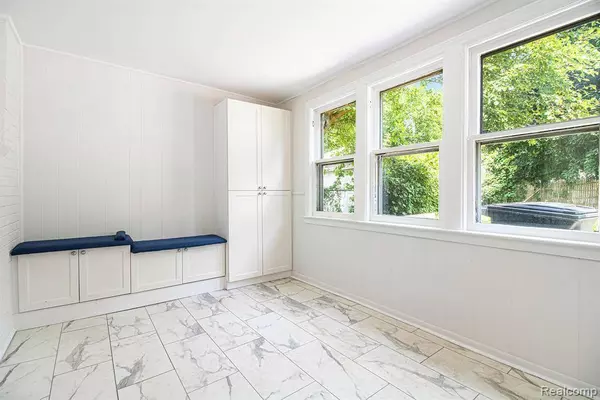 19331 Kingsville Street, Harper Woods, MI 48225