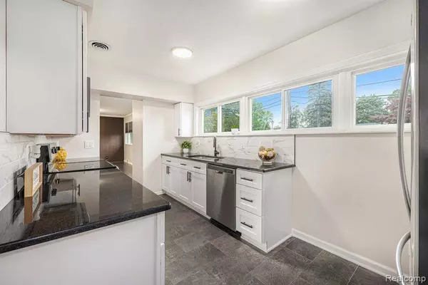 22252 Dale Allen Street, Clinton Twp, MI 48035