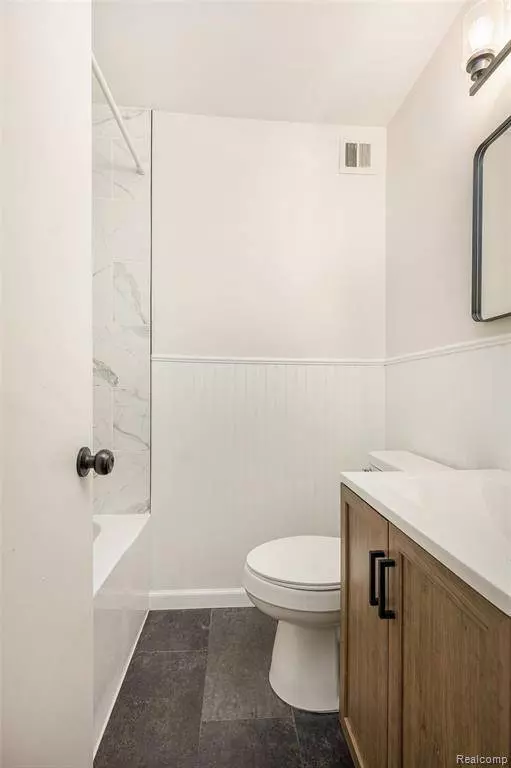 22252 Dale Allen Street, Clinton Twp, MI 48035