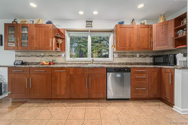 115 Boyken Road, Rochester Hills, MI 48307