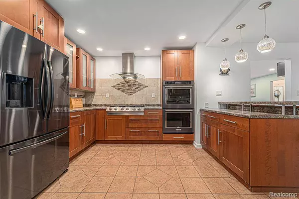 115 Boyken Road, Rochester Hills, MI 48307