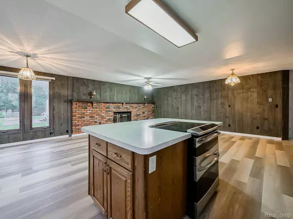 21662 Flanders ST, Farmington Hills, MI 48335