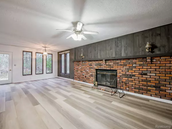 21662 Flanders ST, Farmington Hills, MI 48335