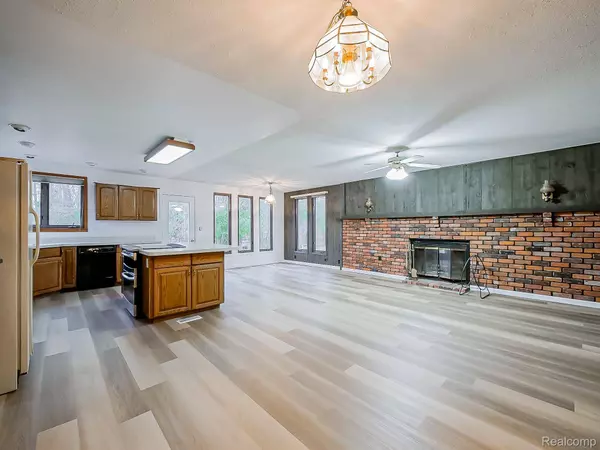 21662 Flanders ST, Farmington Hills, MI 48335