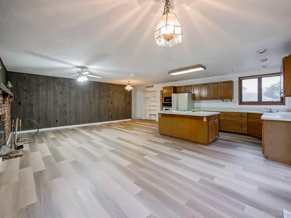 21662 Flanders ST, Farmington Hills, MI 48335