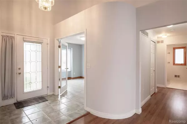 54676 Carnation DR, Macomb, MI 48042