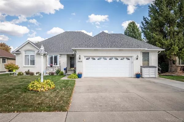 54676 Carnation DR, Macomb, MI 48042