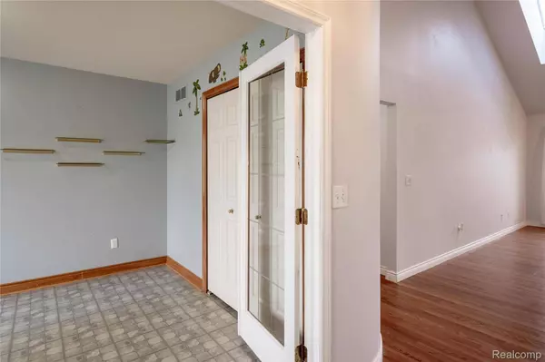 54676 Carnation DR, Macomb, MI 48042