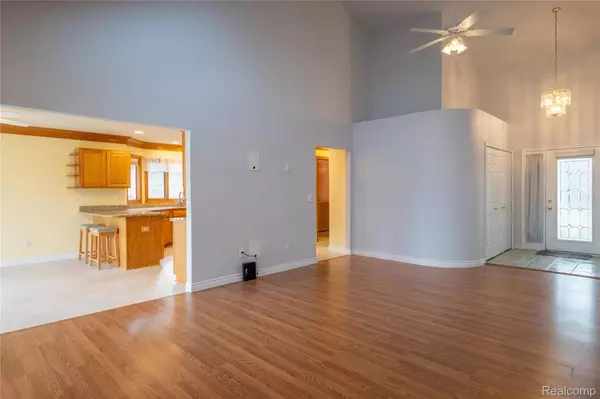 54676 Carnation DR, Macomb, MI 48042