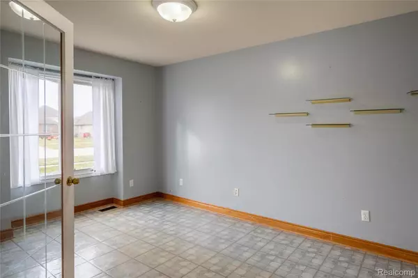 54676 Carnation DR, Macomb, MI 48042