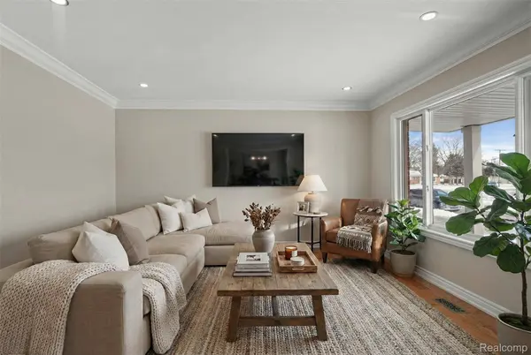 28409 Rockwood ST, St. Clair Shores, MI 48081