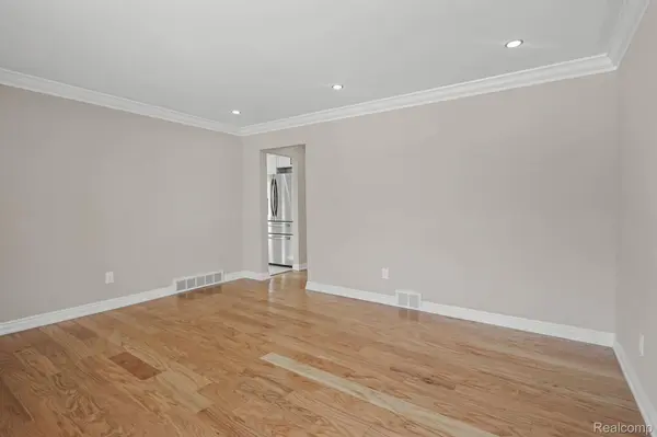 28409 Rockwood ST, St. Clair Shores, MI 48081