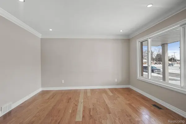 28409 Rockwood ST, St. Clair Shores, MI 48081