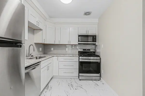 28930 Garfield St, Roseville, MI 48066-2643