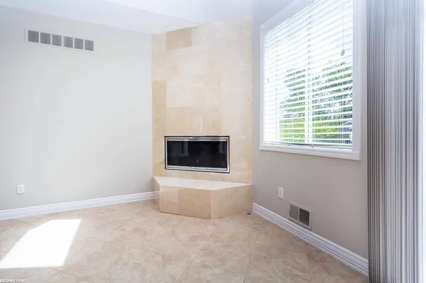 400 E Romeo RD, Oakland Twp, MI 48363