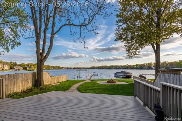 3506 Union Lake RD, Commerce Charter Township, MI 48382