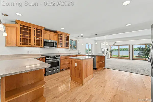 3506 Union Lake RD, Commerce Charter Township, MI 48382