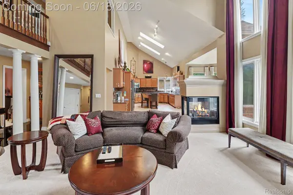 55260 Belmont DR, Shelby Charter Township, MI 48315