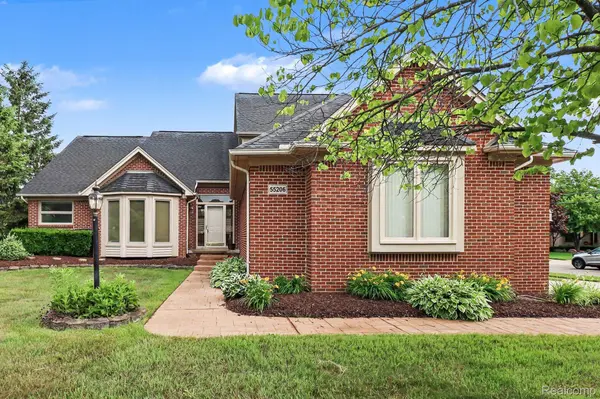 55206 Leonard CT, Shelby Charter Township, MI 48316