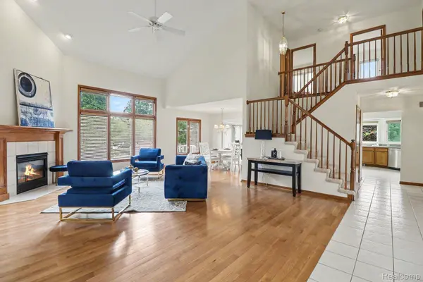 55206 Leonard CT, Shelby Charter Township, MI 48316