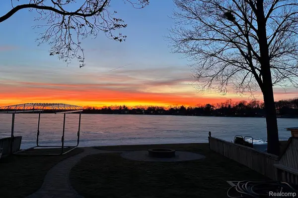 3506 Union Lake RD, Commerce Charter Township, MI 48382