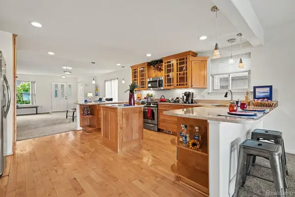 3506 Union Lake RD, Commerce Charter Township, MI 48382